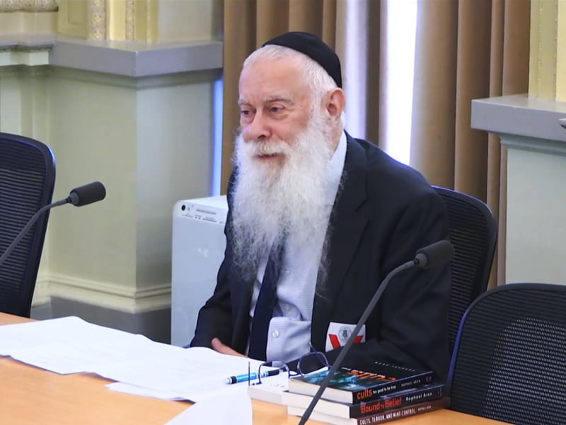Witness in an inquiry hearing