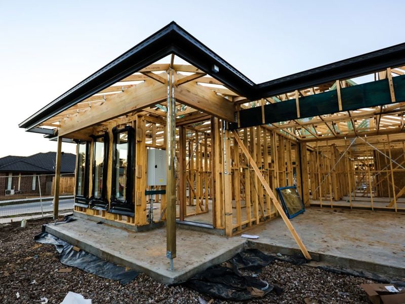 Stronger protections in building contracts considered 